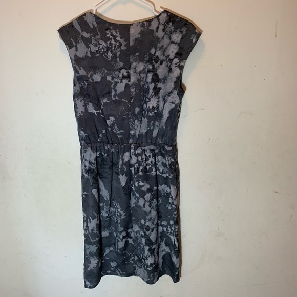 Loft Draped Front Gray Dress NWT Size 4 - Picture 5 of 9